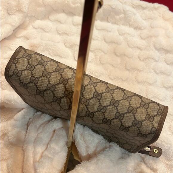 Gucci Beige Monogram Clutch Bag - Picture 4 of 5